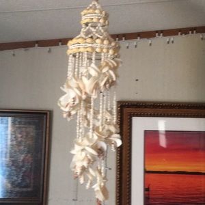 NWOT, beautiful natural seashells wind chimes